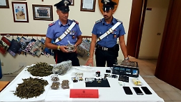 Pusher a 17 anni, arrestato dai carabinieri a Gaggi