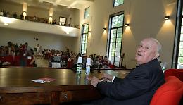 Andrea Camilleri e l'incredibile “affetto trasversale” per lo scrittore siciliano: “È uno di noi”