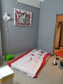 Catania, le foto del centro benessere trasformato in casa a luci rosse