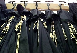 Marsala, faceva la "cresta" sugli inventari ereditari, ex cancelliera del Tribunale condannata
