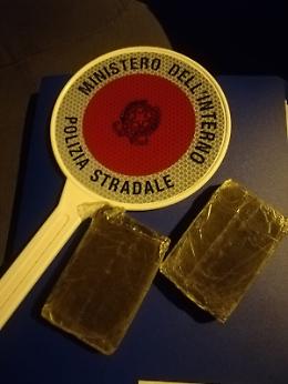 Pizzicato dalla Polizia con della droga in macchina