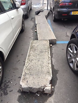 Catania, l'anomalo prolungamento di un marciapiede in via XX Settembre