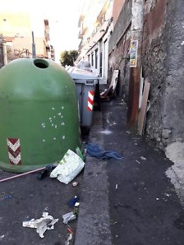 Via Del Bosco, Catania:  marciapiede impraticabile da tre giorni