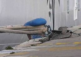La darsena “inciampa” su 3 bitte Indaco: «Le sostituiamo tutte»