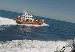 Arrivate a Catania le prime salme del naufragio con 700 morti