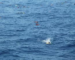 Un barcone con 40 persone disperso in mare: l'Sos lanciato da Alarm Phone