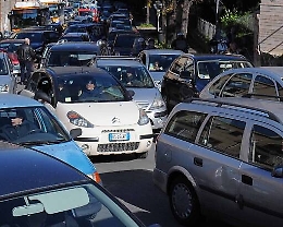 Palermo, scontro fra auto: traffico in tilt in via Libertà