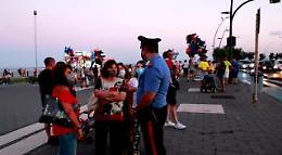 Catania, carabinieri al Lungomare tra bancarelle e bar per evitare assembramenti