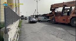 Catania, droga nascosta nel motore di refrigerazione di container al porto: sequestrata