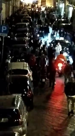 Covid, niente mascherine e zero distanziamento in zone movida a Catania