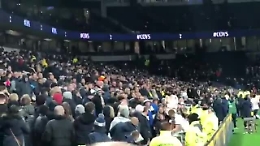 Dier sale in tribuna e picchia il tifoso che insulta la sua famiglia