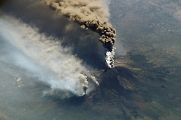 Etna, ecco come si formano cenere e lapilli: lo studio dell'Ingv sul magma basaltico