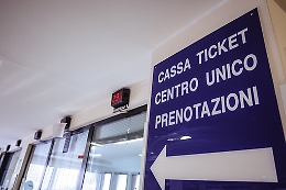 Ospedale di Patti, cassiere dell'ufficio ticket sottrae 50.000 euro