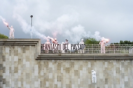 Catania, fantoccio penzola al Tondo Gioeni: flash mob dei "Fantasmi del passato"