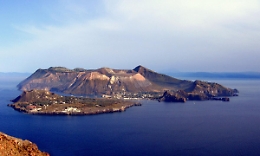 A Vulcano salgono livelli del gas: zona del porto chiusa e residenti in albergo