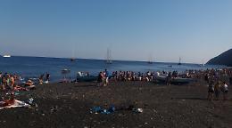 Diecimila visitatori al giorno, Stromboli e Panarea dicono no al turismo “mordi e fuggi”