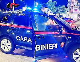 Catania, folle di gelosia tenta di abbattere la porta di casa della fidanzata