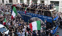 Corteo col bus scoperto degli Azzurri, il prefetto di Roma accusa: «Non era previsto, lo hanno "imposto" Bonucci e Chiellini»