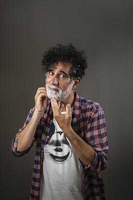 Lello Analfino, il guascone e irriverente che ha fatto della "tinturia" un'arte