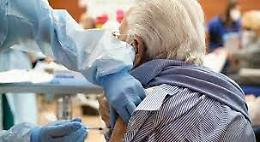 Crollo dei ricoveri fra gli over 80 vaccinati