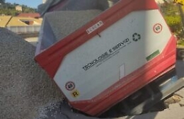 Voragine "inghiotte" camion