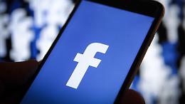 Chiede l'amicizia su FB a una donna e il compagno di lei gli spara alle gambe