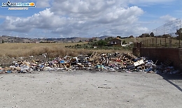 Via Sirio: discarica a cielo aperto