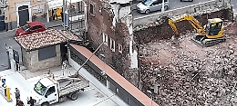 Barriera (Ct): edificio privato a rischio crollo, finalmente l'abbattimento