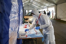 Omicron dilaga, la Regione cambia in corsa: ecco quali strategie mette in campo