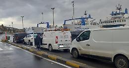 Il borseggiatore di chi &egrave; in attesa del traghetto a Messina &egrave; stato bloccato: dopo la telefonata l'arresto