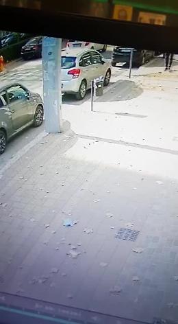 Taranto, spara ai poliziotti dopo avere tentato di rubare una Porsche