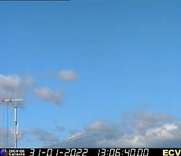 Etna, debole eruzione dal cratere di Sud Est: per ora aeroporto aperto