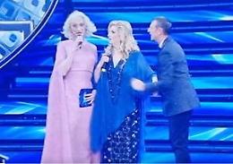 Il duello tra Drusilla e Iva Zanicchi: «Cosa ho più di te? Sono colta»