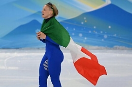 Arianna Fontana, argento nello short track 1500 metri: è l'azzurra più medagliata. La polemica: "Un maschio mi ha attaccato"