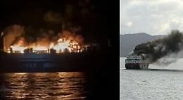 Terrore a bordo del traghetto Grecia-Italia: nave divorata dalle fiamme dopo l'evacuazione di passeggeri ed equipaggio. Possibili dispersi