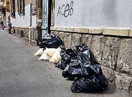 Rifiuti, con il calendario uniformato nel lotto Centro è raffica di bollini rossi