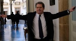 Dall'’«Arcore gate» ai capigruppo, il tilt di Forza Italia in Sicilia. E oggi il governo balla sul ddl stoppa manager