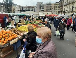 Alla Fiera "volano" i prezzi di frutta e verdura: calo delle vendite del 70%