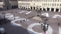 "Ti Amo Ancora", la scritta gigante in piazza San Carlo