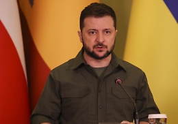 Zelensky invoca aiuti economici: «L'Ucraina ha bisogno di 7 miliardi di dollari al mese»