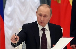 Perché la Russia sembra più "morbida" negli attacchi in Ucraina? Il Nyt avanza un'ipotesi: «Serve a trasformare dèbacle in vittoria»
