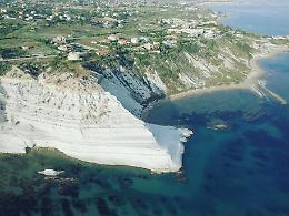 Scala dei Turchi, la Regione getta acqua sul fuoco: «Troveremo una soluzione tra Comune e proprietario»