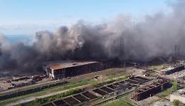 Putin:  "Prima la resa di Azovstal, poi usciranno i civili"