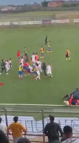 Scordia, botte da orbi al termine del match di calcio tra ragazzini under 17