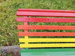 Arcigay, vandalizzata la panchina "Rainbow" di piazza Ghandi