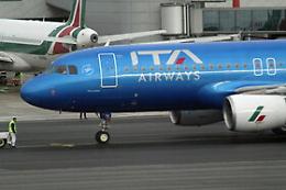 Paura sul volo Linate Palermo: principio di incendio in un motore, rientro ed atterraggio d'emergenza