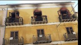 Scoppia incendio in abitazione: coppia si mette in salvo in extremis