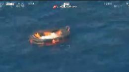 Rimorchiatore affondato, i soccorsi e la zattera di salvataggio vuota: il video