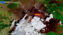 Etna, colata ed emissione dai crateri "immortalate" da Copernicus