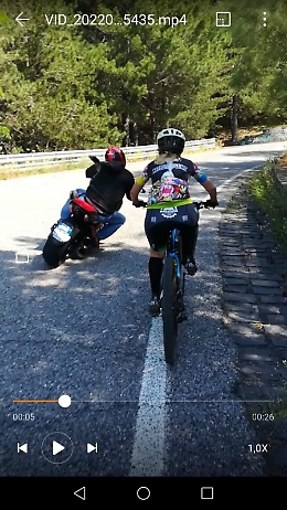 Strade per l'Etna scambiate per piste di Moto Gp